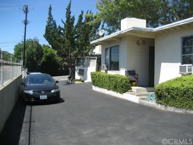 Primary Photo - 2688 Lake Ave
