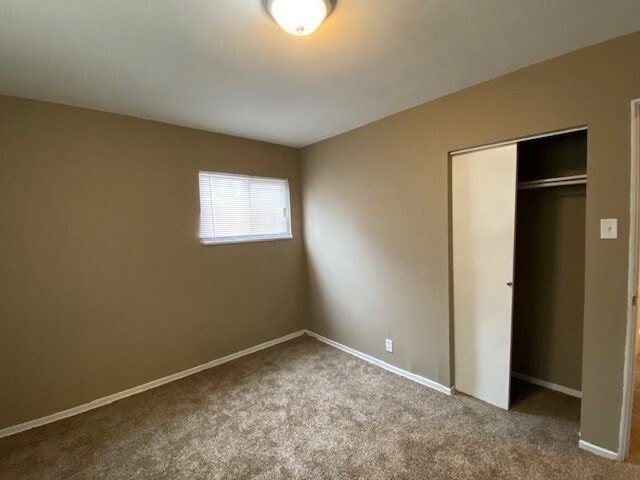 Building Photo - 10564 Spring Garden Dr