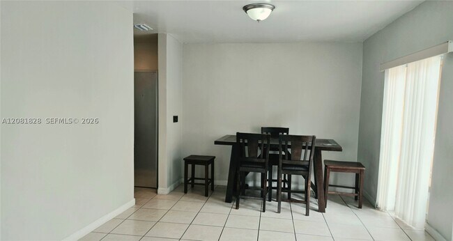 Foto del edificio - 113 NE 12th Ave