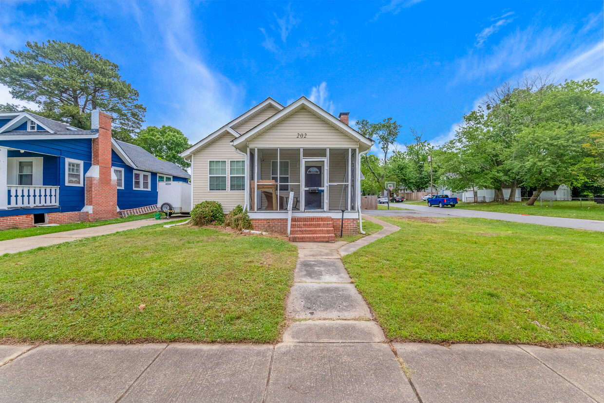 Primary Photo - 202 Cherry Ave
