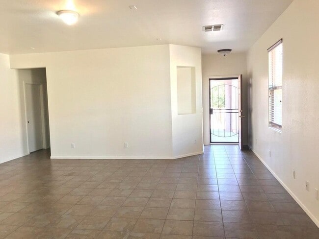 Foto del edificio - 7323 W St Charles Ave