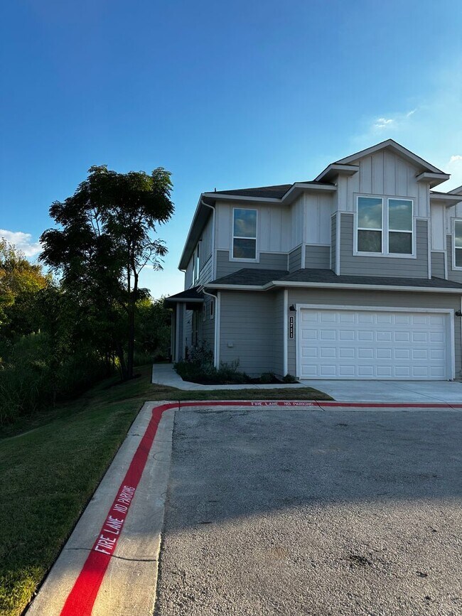 Foto del edificio - For Lease – Modern 2023 Condo Backing to Greenbelt | Creekside at Pioneer Crossing West