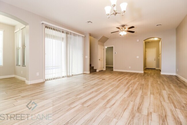 Foto del edificio - REDUCED! - Now offering first full month F...