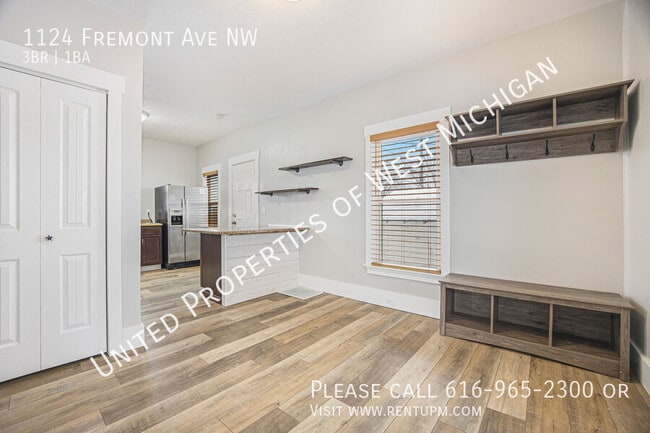 Building Photo - Available Now | 3 Bedroom 1 Bath Single Fa...