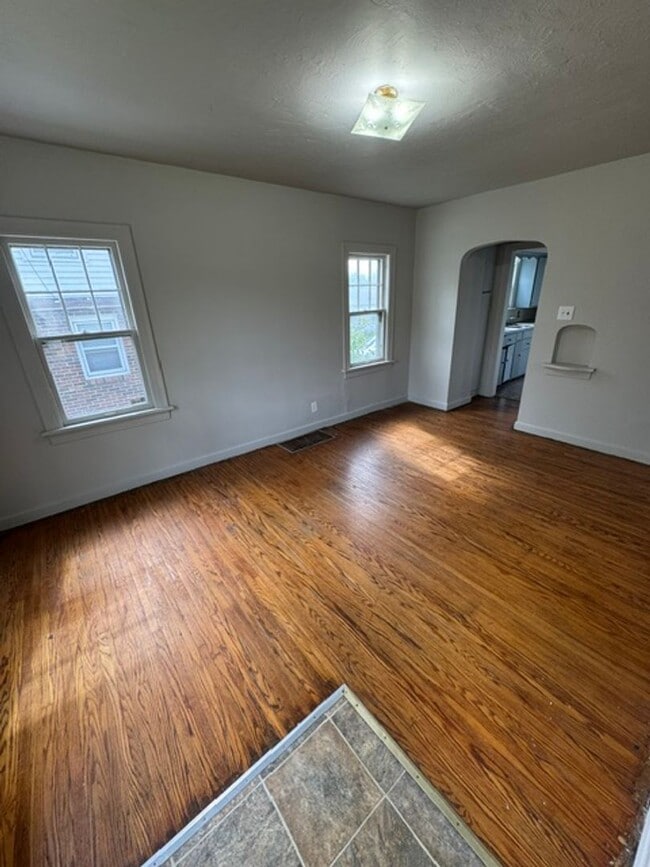 Building Photo - 3312 Felician St