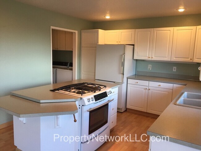 Building Photo - Great Troutdale 3 Bedroom Home