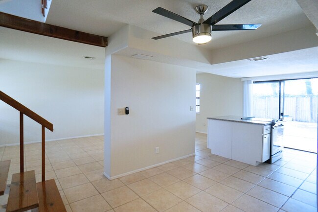 Foto del edificio - 4330 Lilac St
