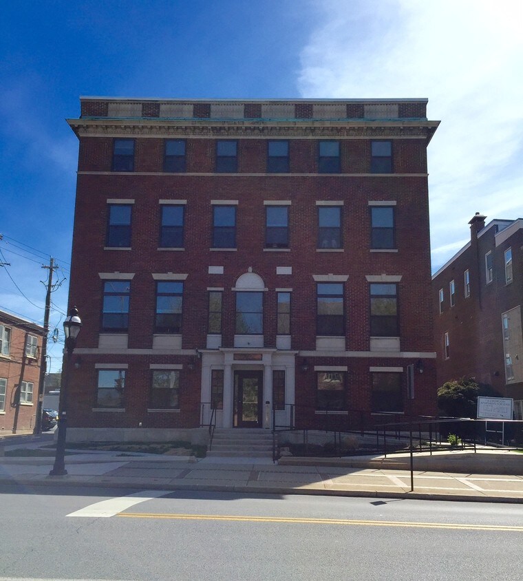 Primary Photo - 528 N New St