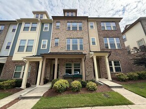 Building Photo - 455 Village Commons Ln