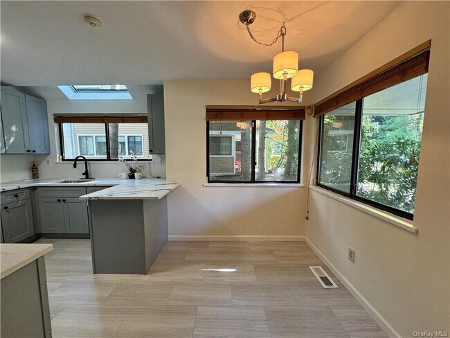 Foto del edificio - 17 Rambling Brook Rd