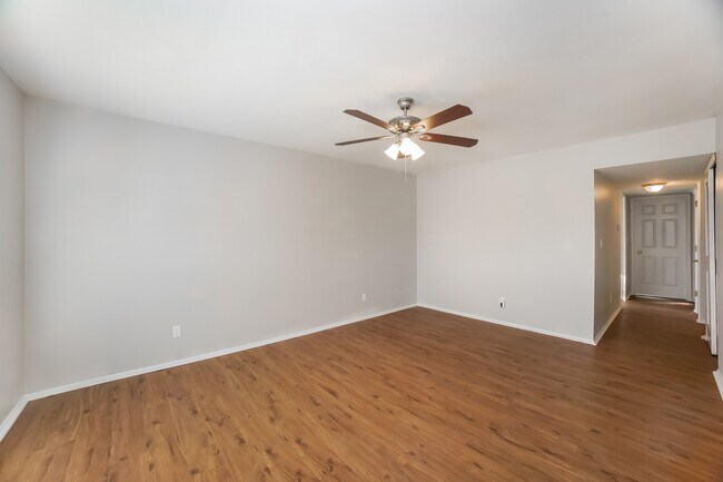 Foto del edificio - 3420 Southwest Dr