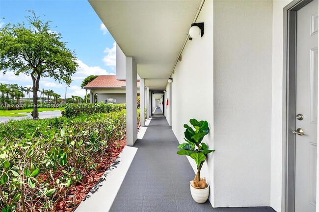 Building Photo - 1400 SW 124th Terrace
