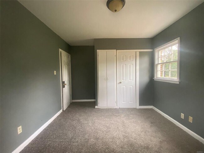 Building Photo - 2418 Cherry St