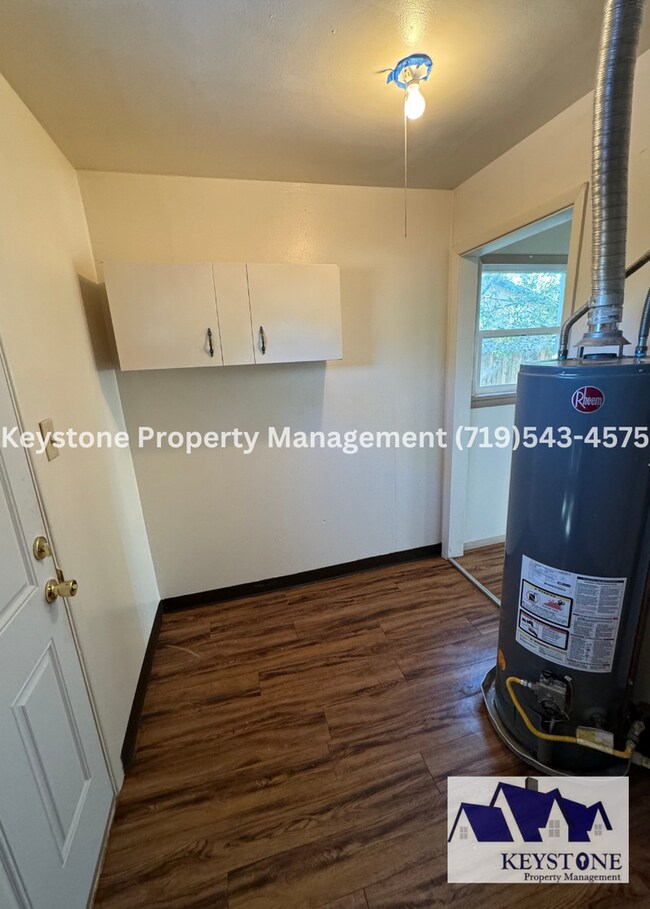 Foto del edificio - Charming 2-Bedroom Ranch-Style Home with Attached Garage $1280/$1280