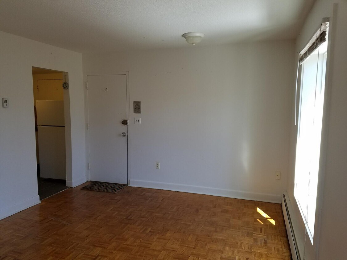 Building Photo - 515 Putnam Ave