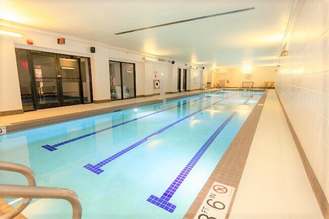Foto del edificio - 270 E Highland Ave