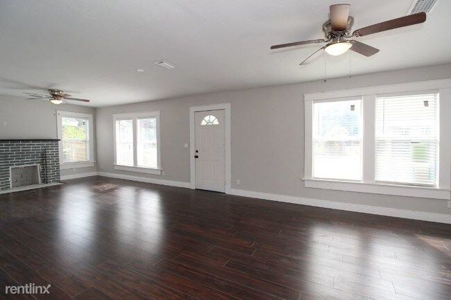 Building Photo - 410 E Floribraska Ave