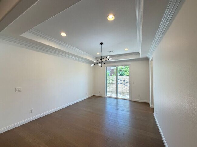 Foto del edificio - First Show: The first open showing is on 6/4 at 4PM. Please be prompt. We will be processing any ...
