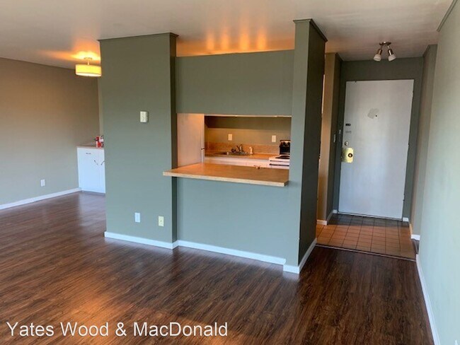 Building Photo - 3119 W Commodore Way