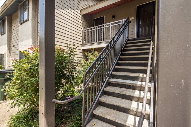 Building Photo - 1843 Fernspring Cove