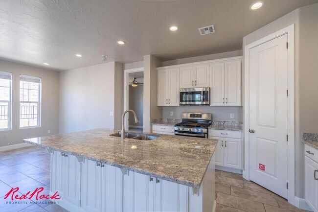 Foto del edificio - Bright and Beautiful 5 Bedroom Townhome in...