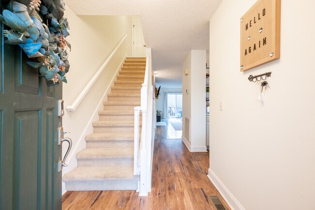 Building Photo - 360 Willow Oak Dr