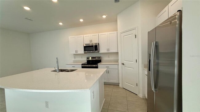 Building Photo - 3006 Canary Ave