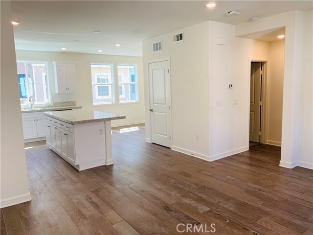 Building Photo - 18353 Iris Ln