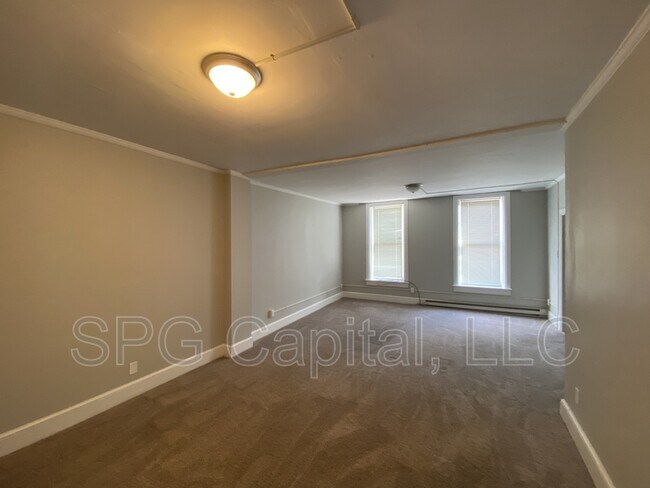 Foto del edificio - 213 S Main St