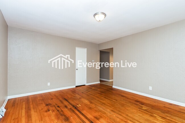 Foto del edificio - Coming Soon!