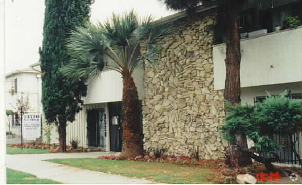 Foto del edificio - 13520 Victory Blvd