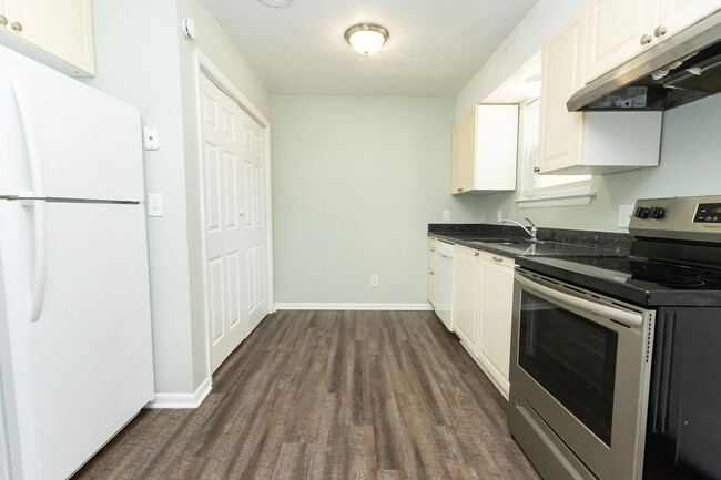 Foto del edificio - 411 Booth Rd