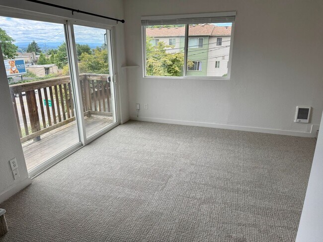 Building Photo - Stunning Custom Duplex-TH w/view deck