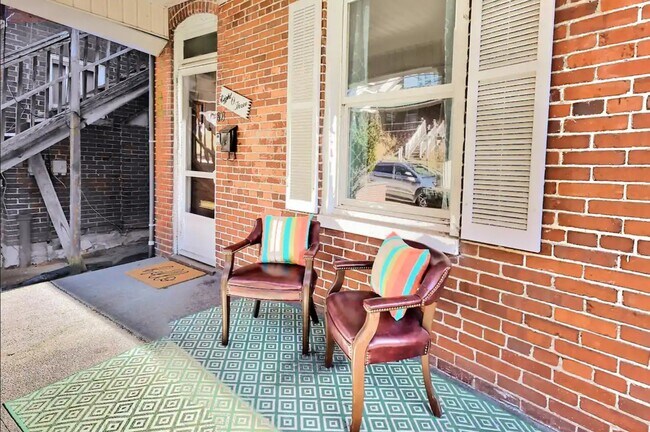 Foto del edificio - 803 Bedford St
