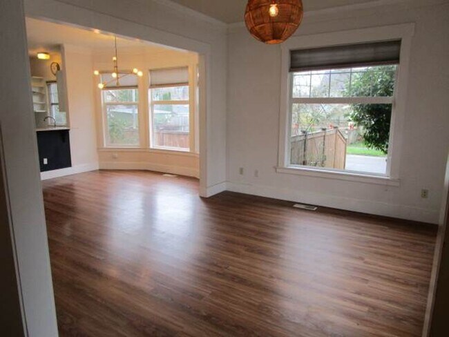 Foto del edificio - Charming 3 Bedroom Craftsman in North Tacoma