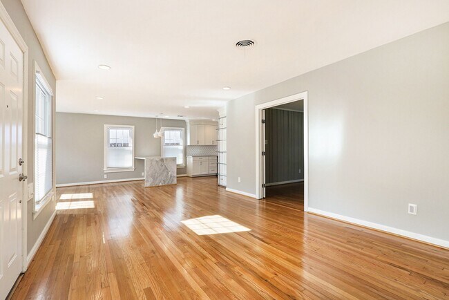 Foto del edificio - 215 Avenue of Oaks St