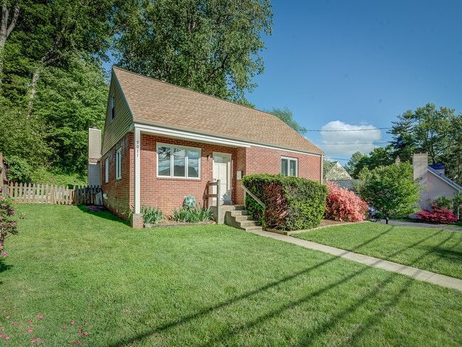 Building Photo - 9011 Lindale Dr