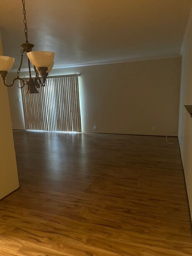 Building Photo - Lovely 2 Bedroom and 2 Bathroom Condo!