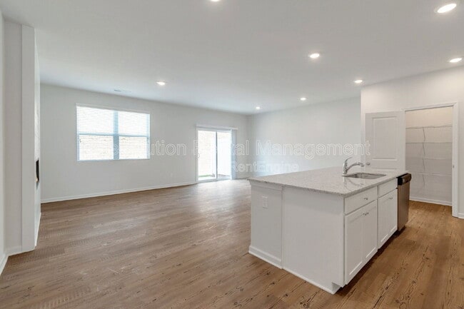 Building Photo - 101 Tumbling Waters Trl