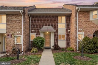 Building Photo - 3233 S Leisure World Blvd