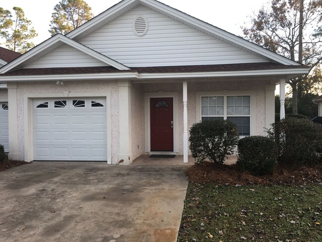 Building Photo - 3 BR/ 2 BA Duplex with Garage *not section...