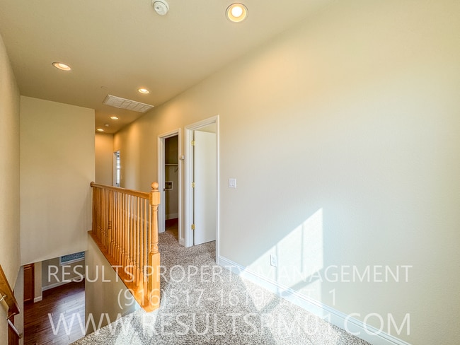 Building Photo - 3 bedroom Lincoln Home in Gated Community