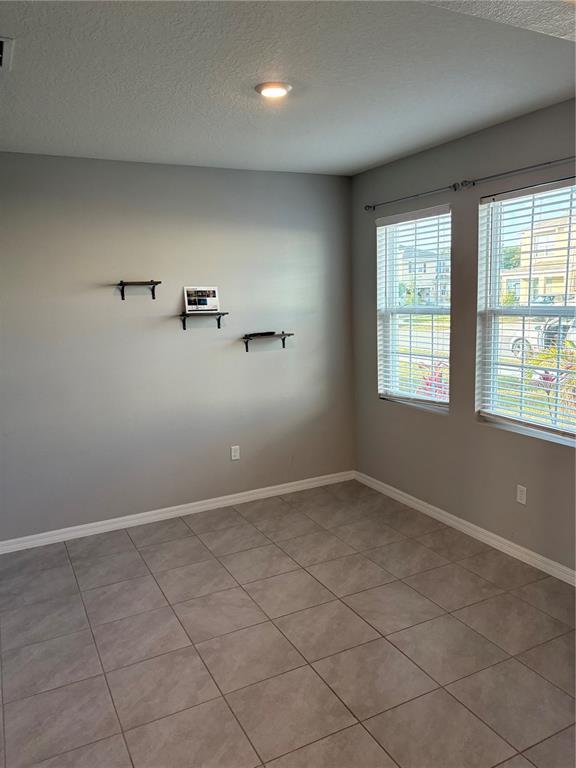 Foto del edificio - 17005 AVON Ln