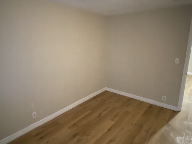 Foto del edificio - 1040 Line St