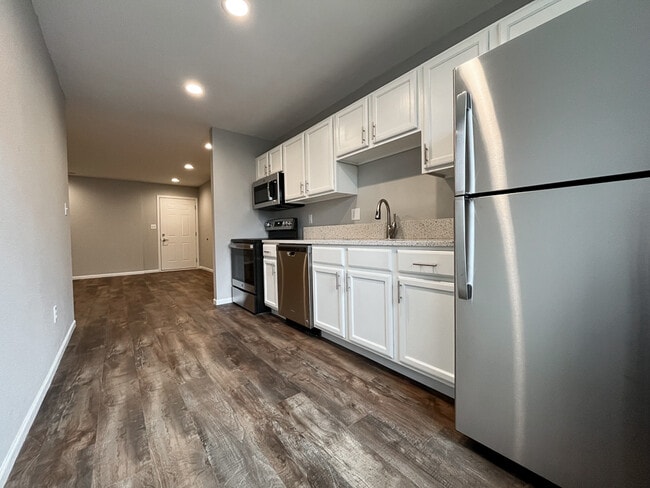 Building Photo - 2322 College St