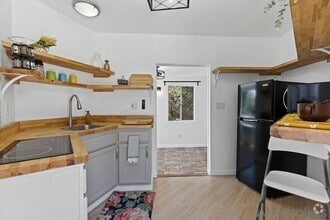 Building Photo - 10119 Grandview Dr