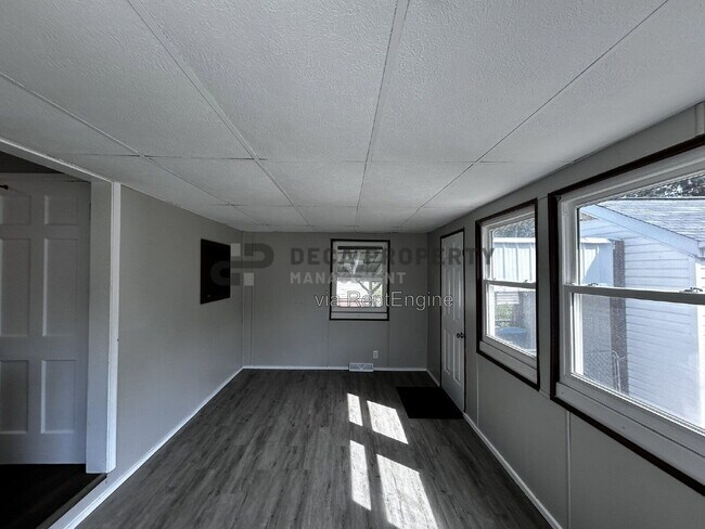 Foto del edificio - 6108 Eaton Dr