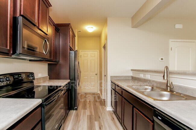 Foto del edificio - 701 Falls Ln