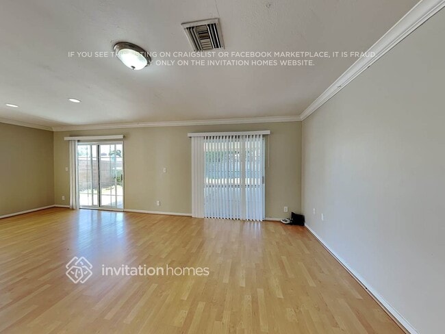 Foto del edificio - 7943 Lasaine Ave