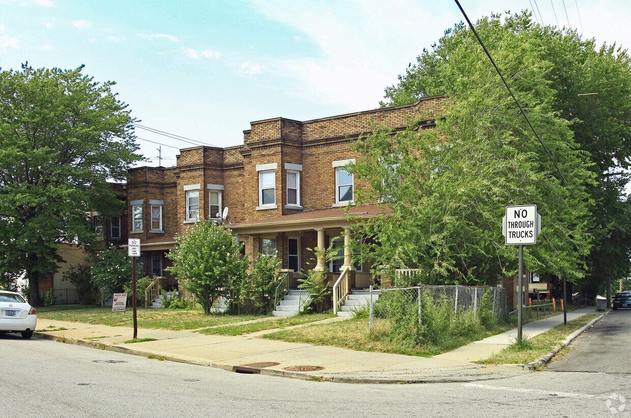 Foto principal - 9000 Denison Ave